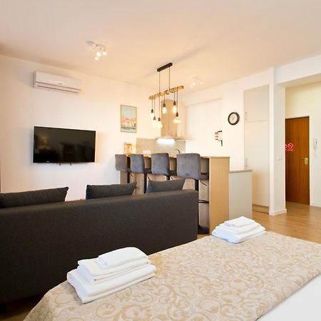 Casa Roberto - Studio Apartment, Lift, Ac, Car Parking - Extra Porto Bagian luar foto